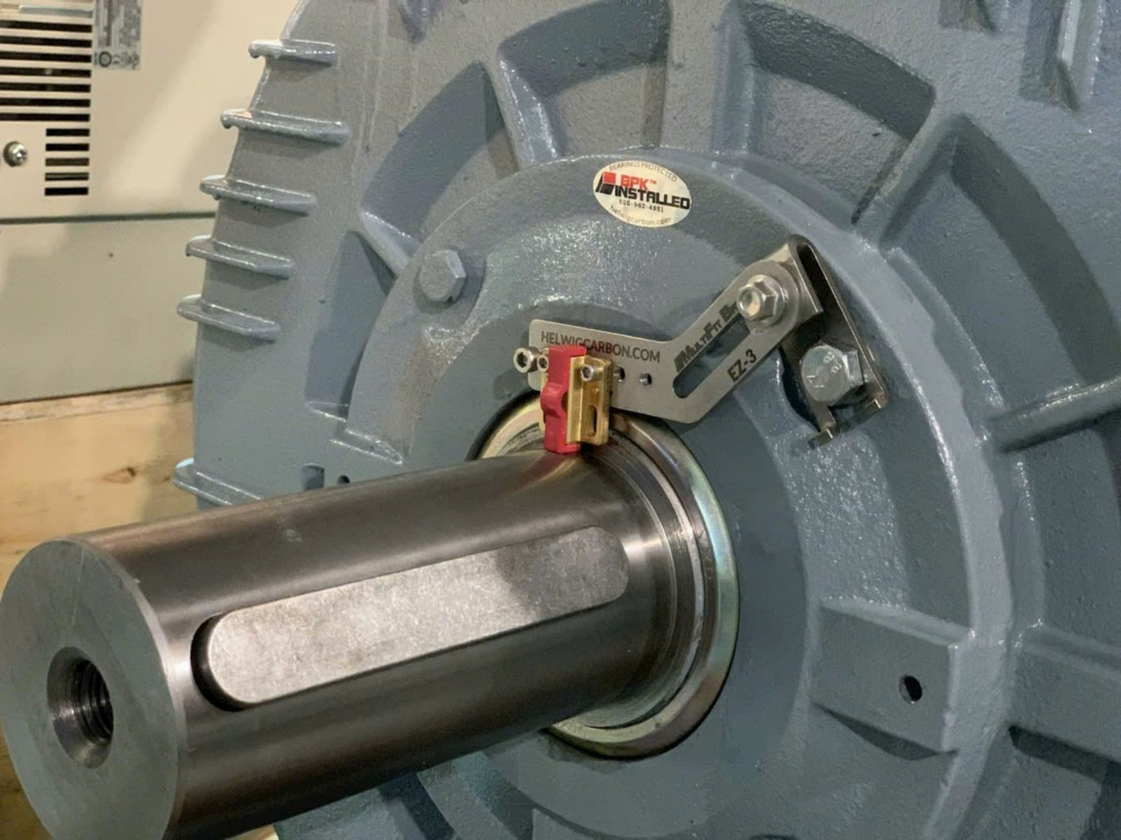 sử dụng bộ bảo vệ vòng bi Helwig Carbon giúp giảm điện áp trục đáng kể